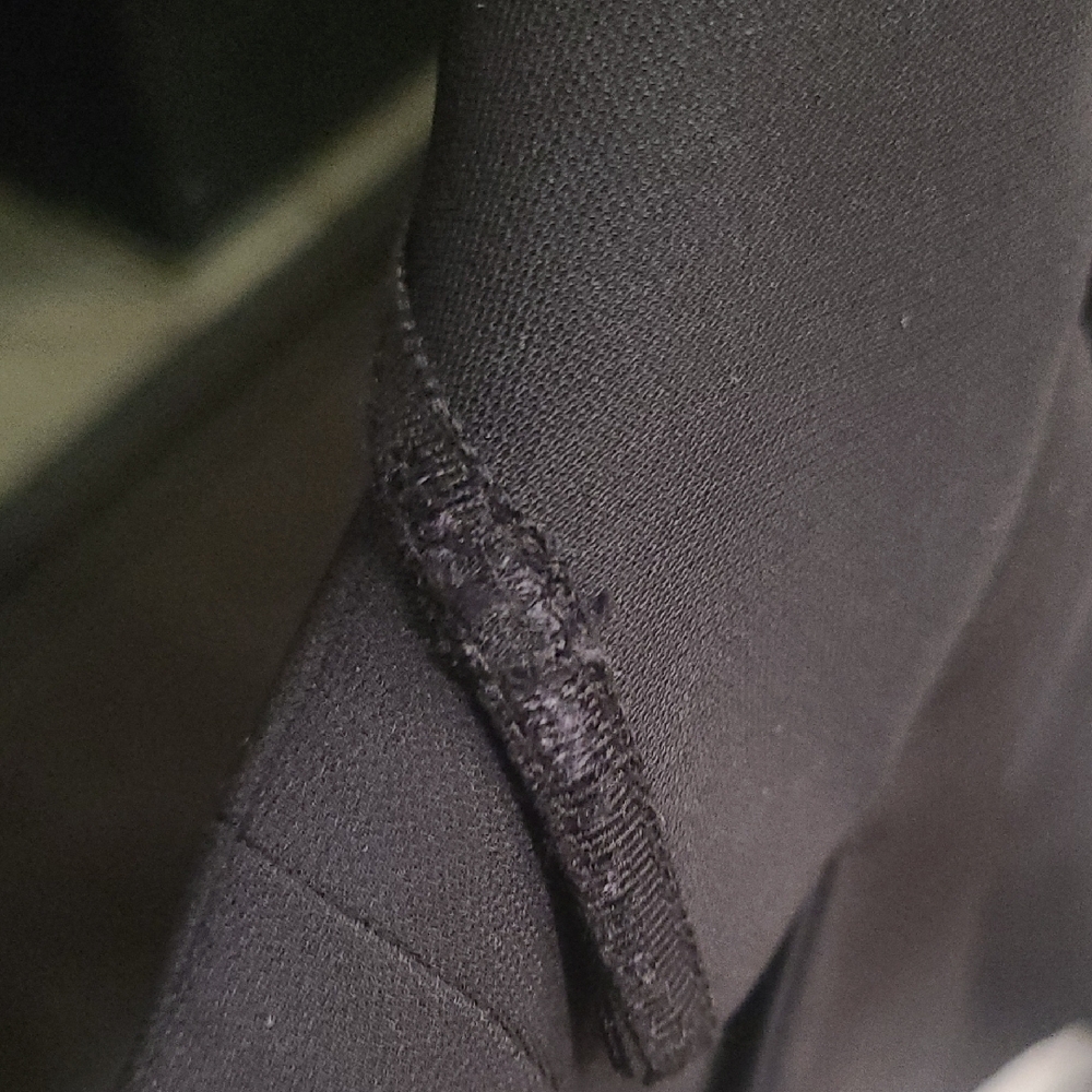 Tahari Elegant Black Blazer with Paisley Lining - Picture 4 of 4